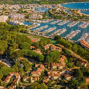Marina Club à 2 Minutes De La Hotel