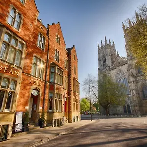The Dean Court Otel York